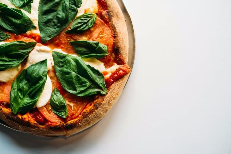 Haz unas pizzas caseras como un italiano con estos trucos