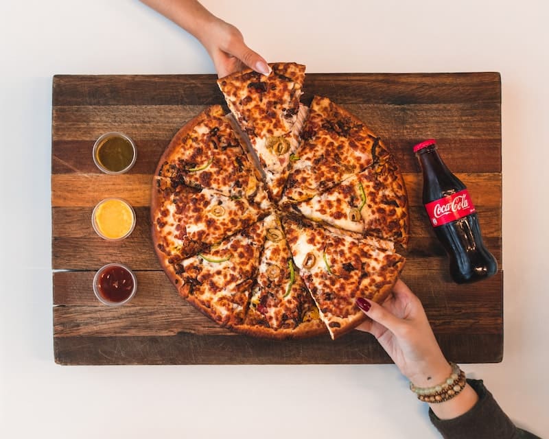 pizza en una tabla